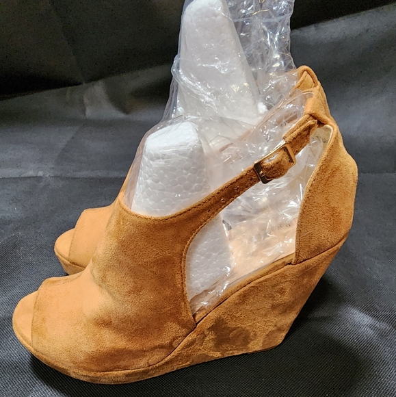 La Rosa Rose Toe Ankle Boots - Picture 2 of 8